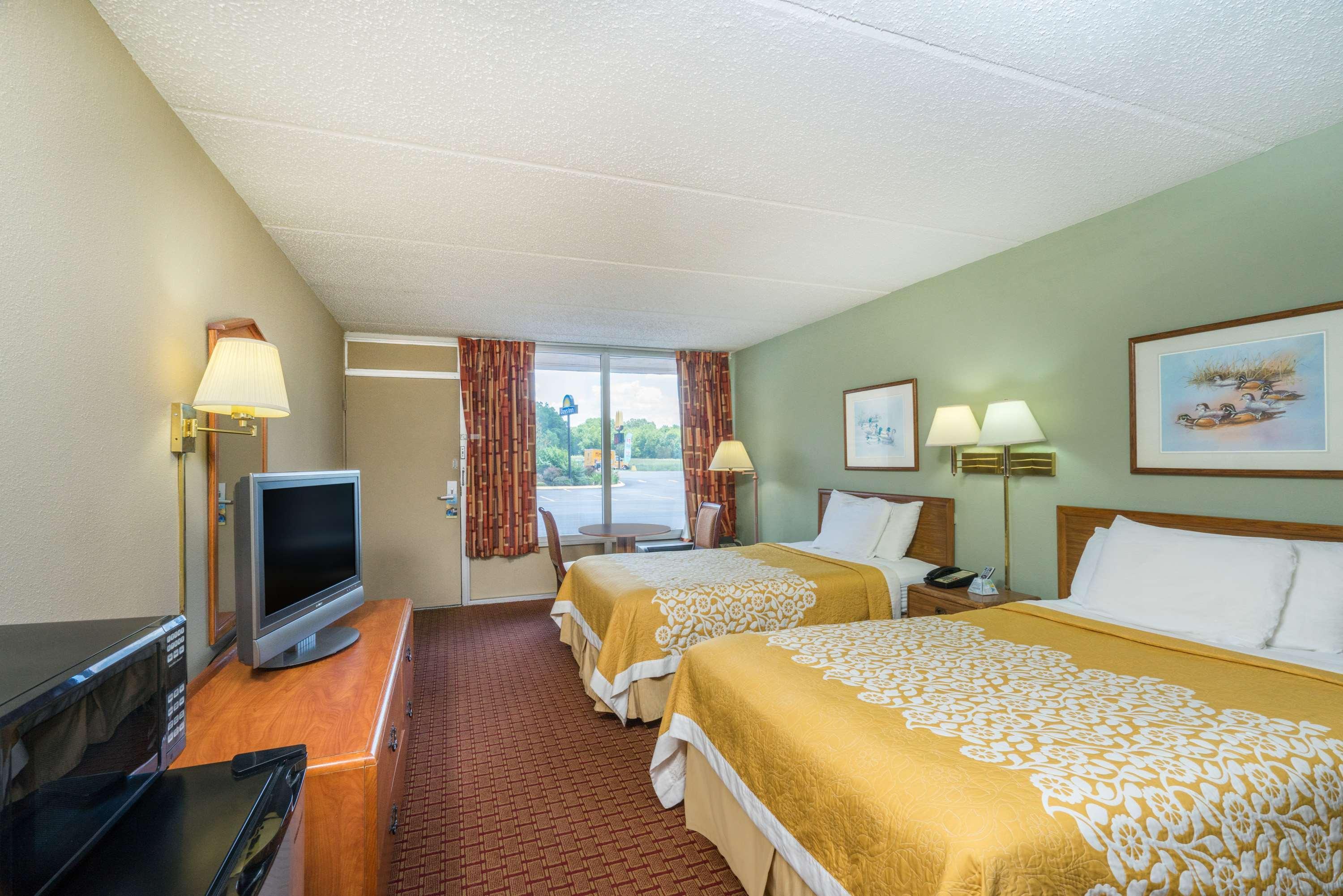 Days Inn By Wyndham Hurricane Mills Dış mekan fotoğraf