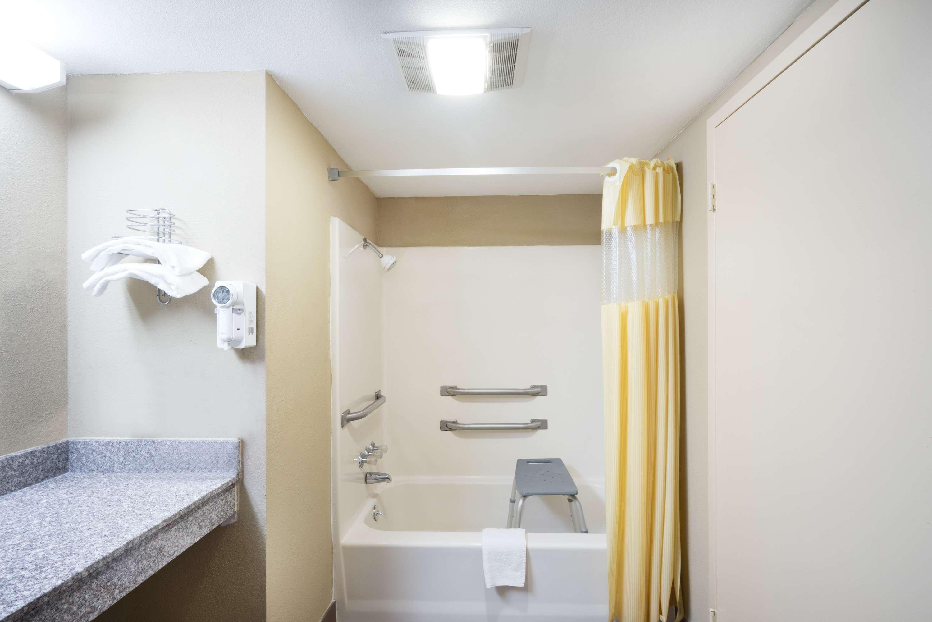 Days Inn By Wyndham Hurricane Mills Dış mekan fotoğraf
