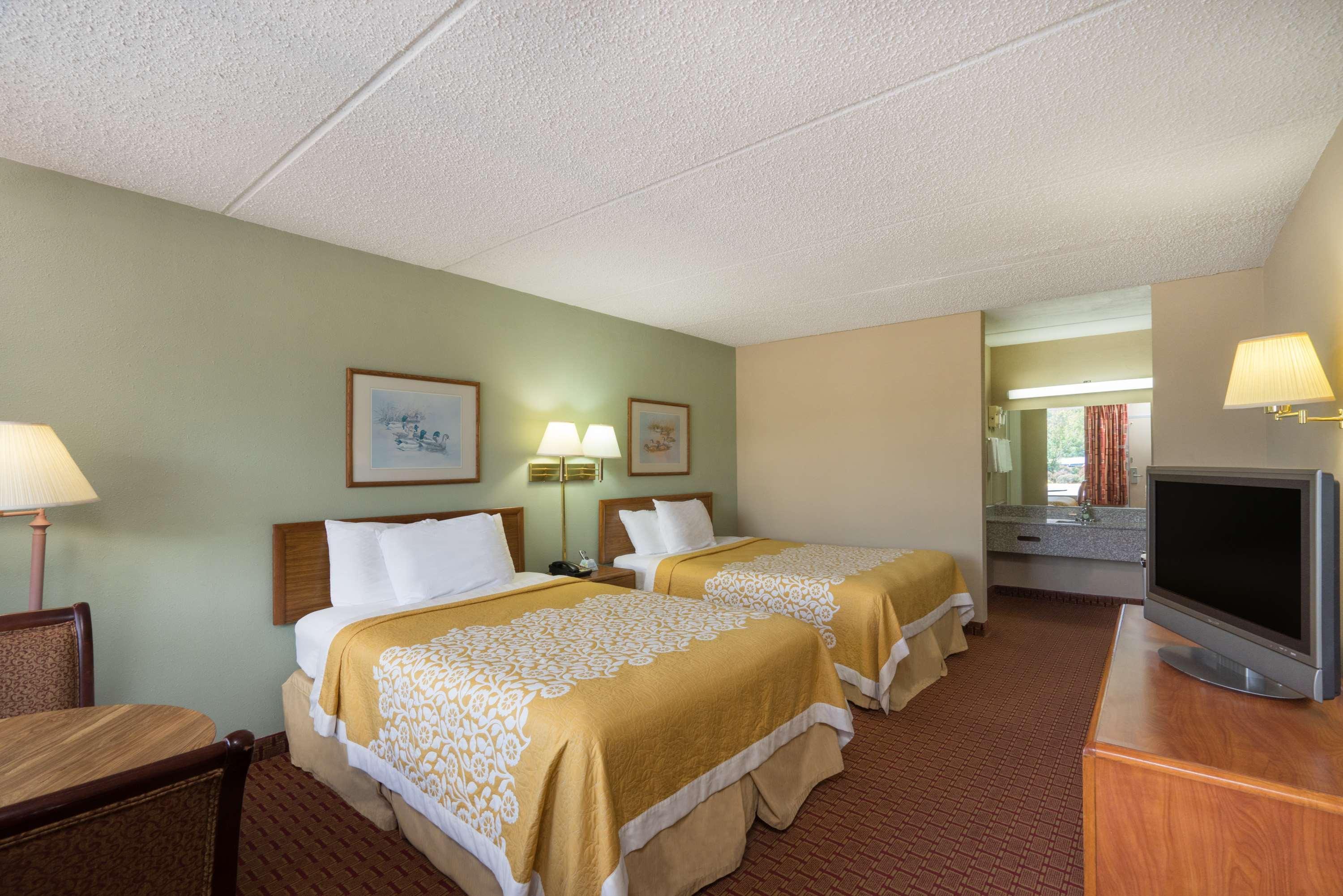 Days Inn By Wyndham Hurricane Mills Dış mekan fotoğraf