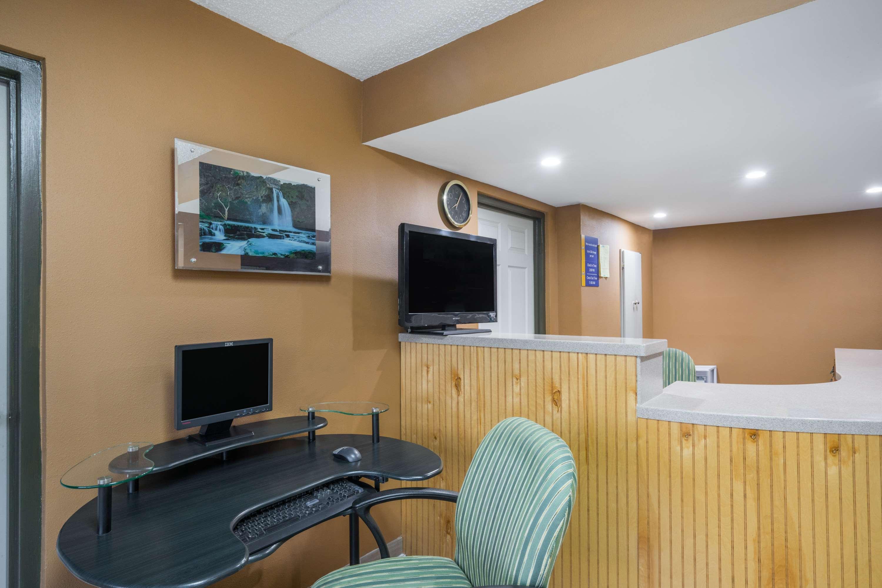 Days Inn By Wyndham Hurricane Mills Dış mekan fotoğraf