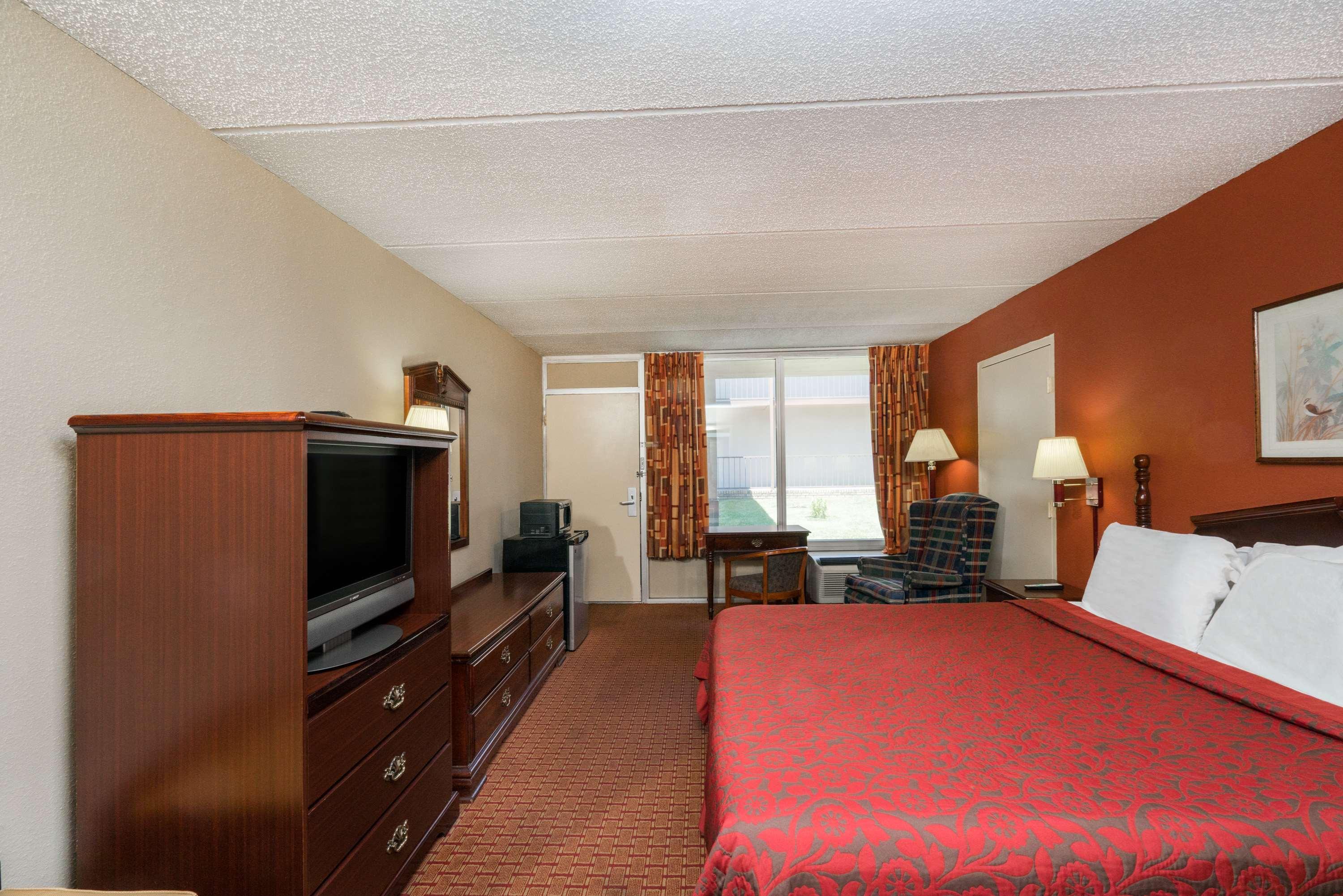 Days Inn By Wyndham Hurricane Mills Dış mekan fotoğraf