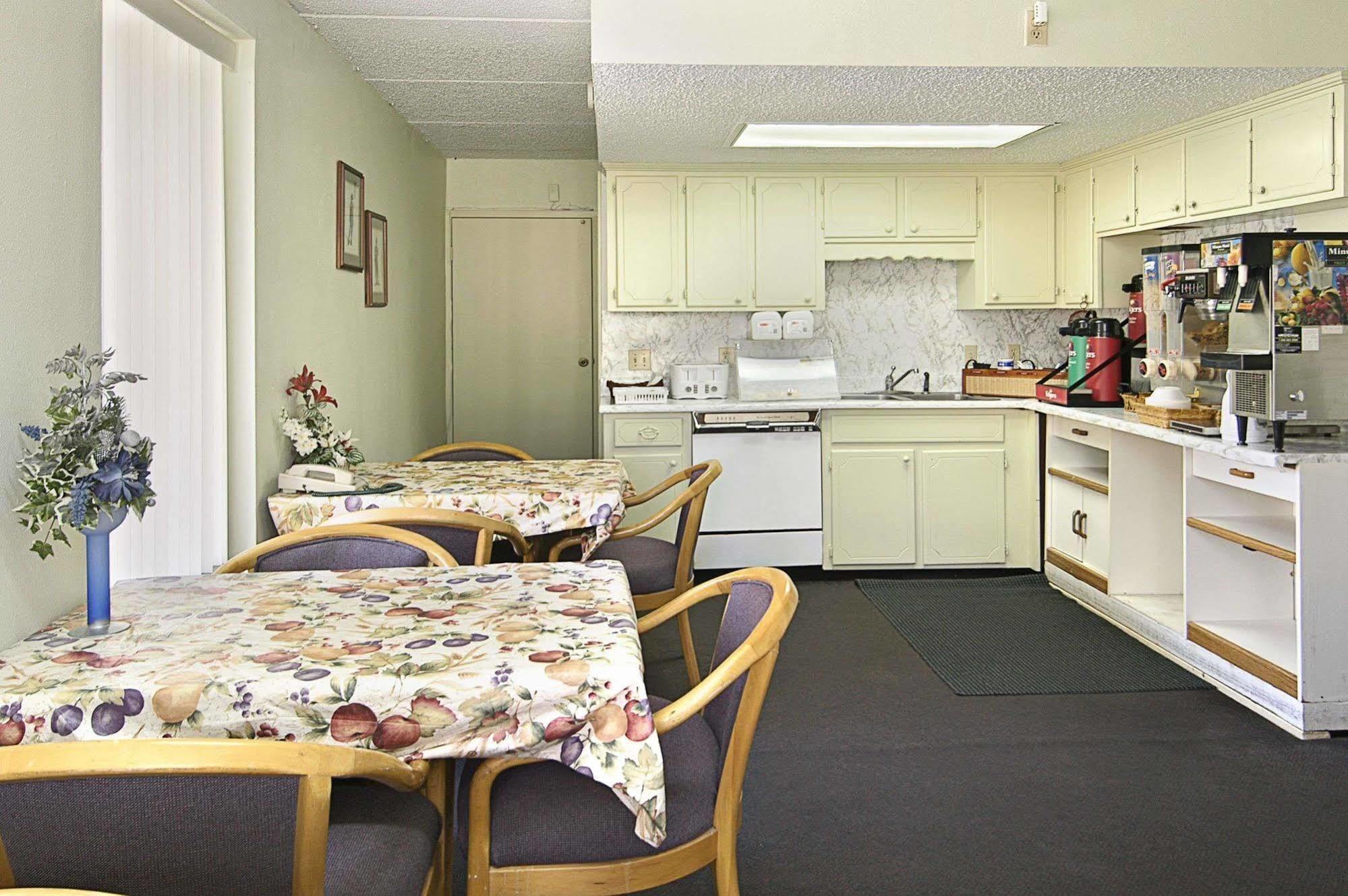 Days Inn By Wyndham Hurricane Mills Restoran fotoğraf